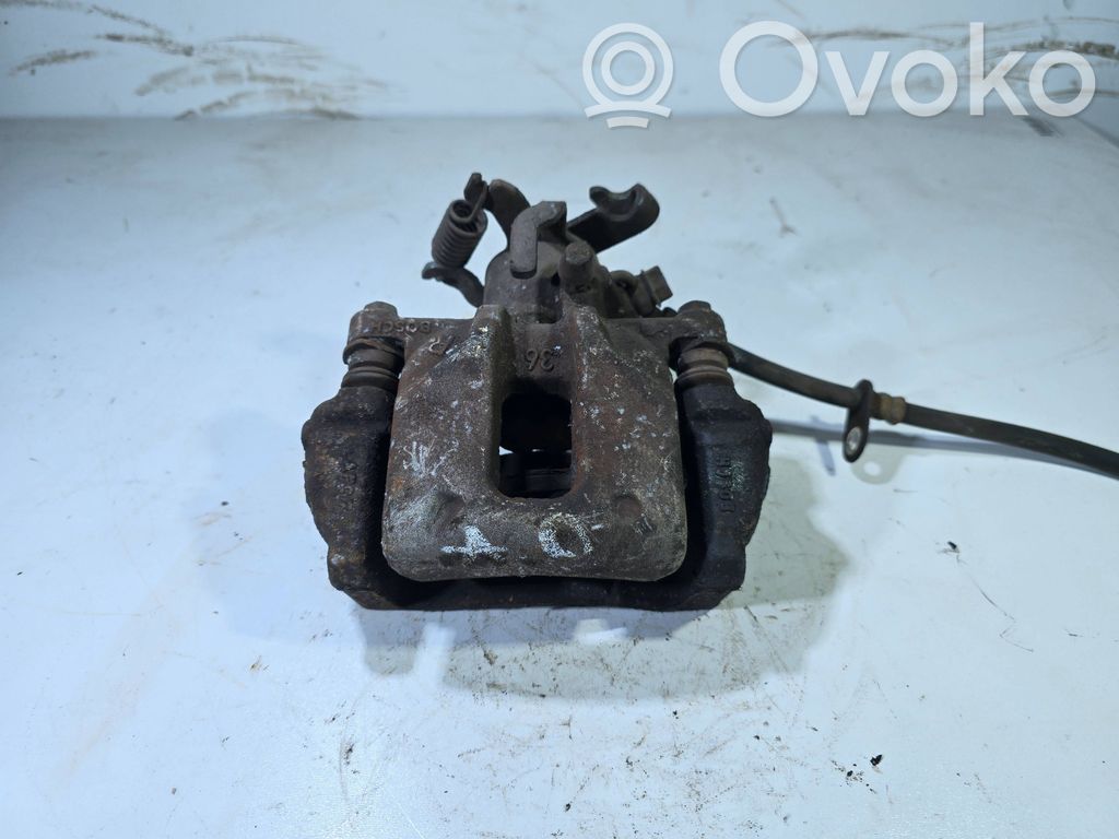 Toyota Auris E180 Tylny zacisk hamulcowy 