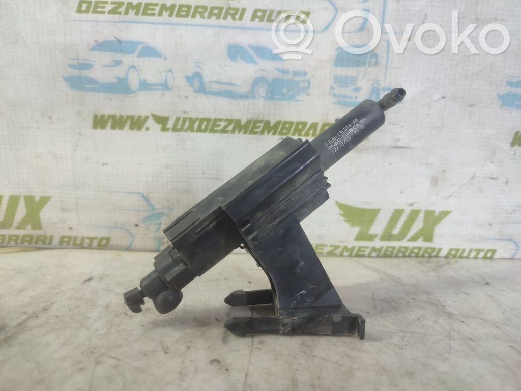 Ford Focus Windshield washer spray nozzle 