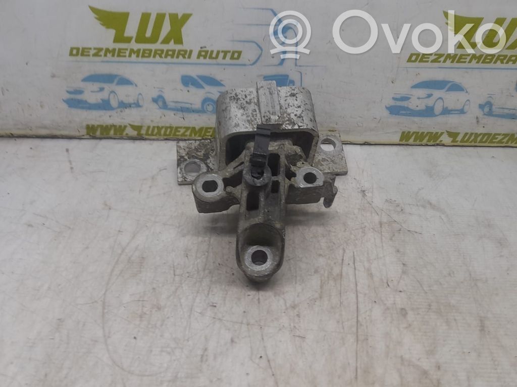 Dacia Dokker Engine mounting bracket 
