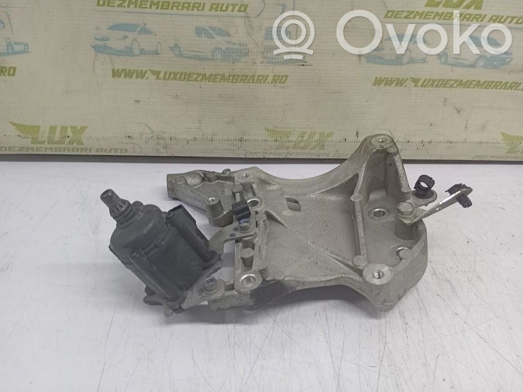 Jeep Compass Engine mounting bracket 