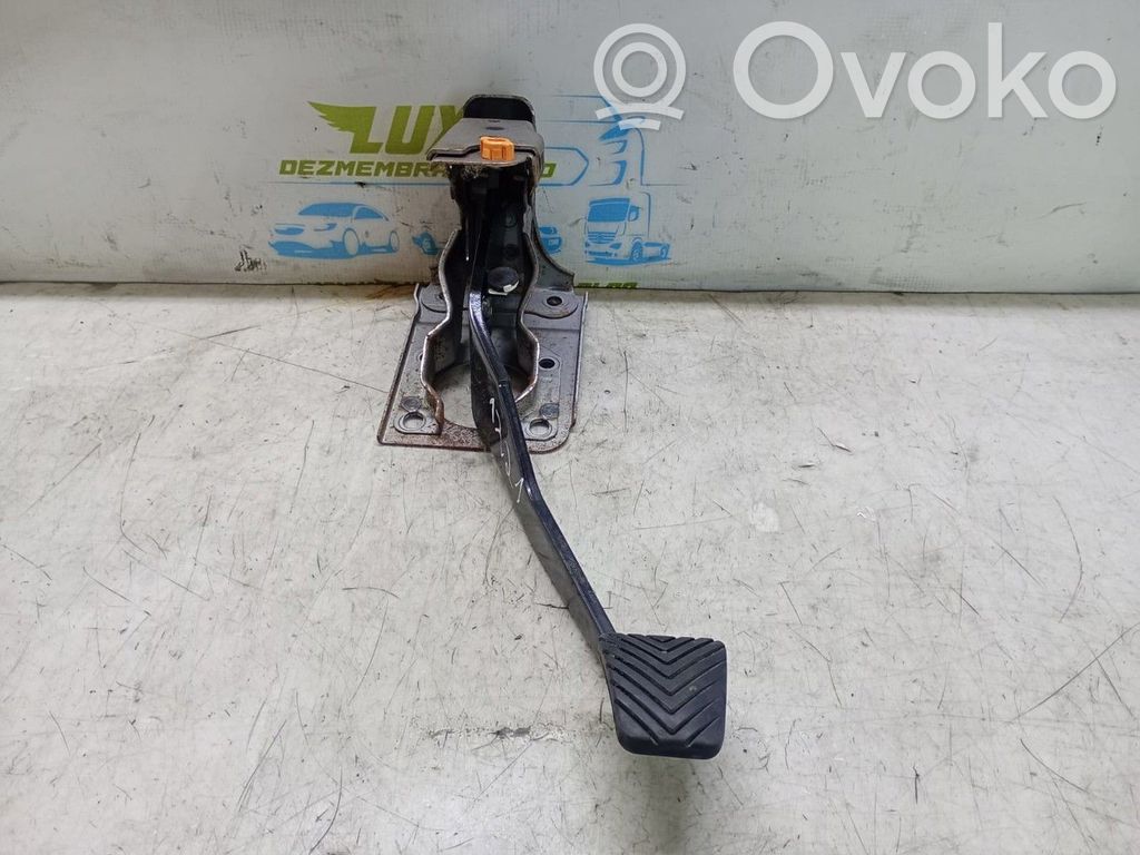 Mitsubishi Outlander Pedal de freno 