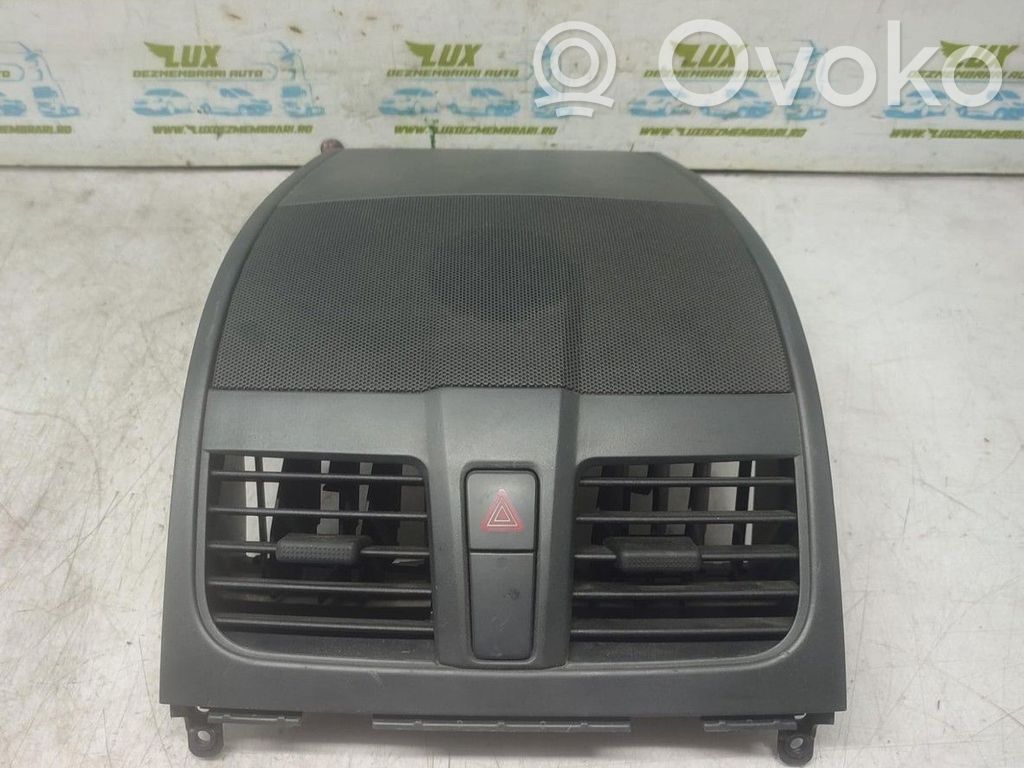 Suzuki SX4 Dash center air vent grill 