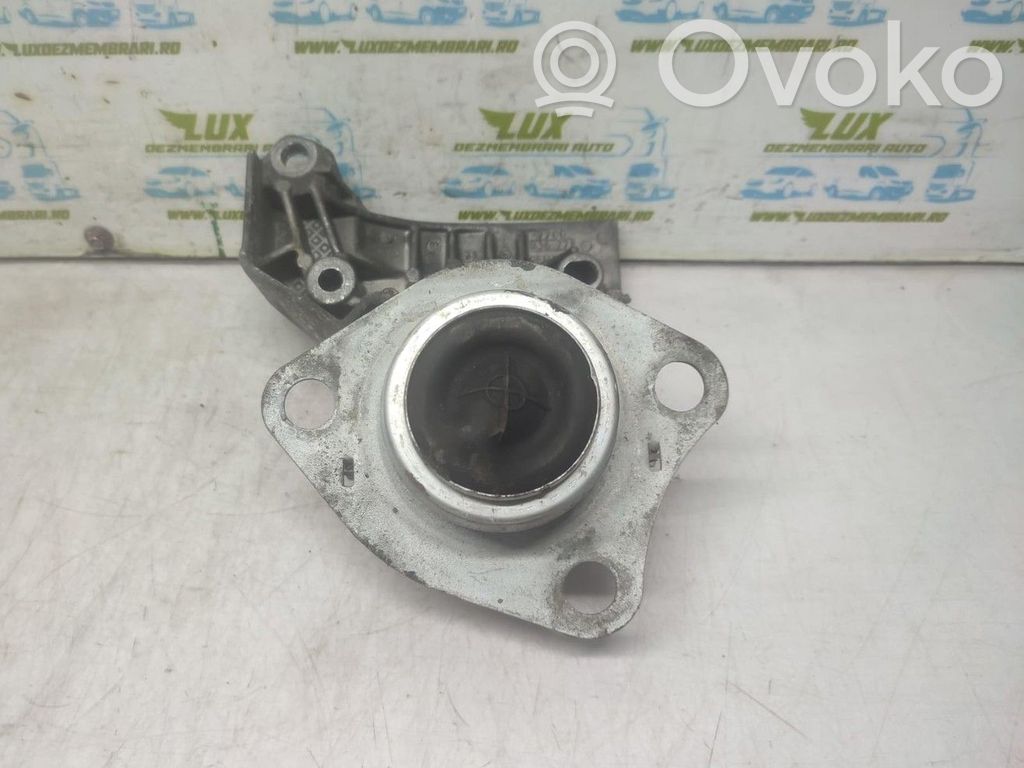 Renault Megane I Engine mounting bracket 