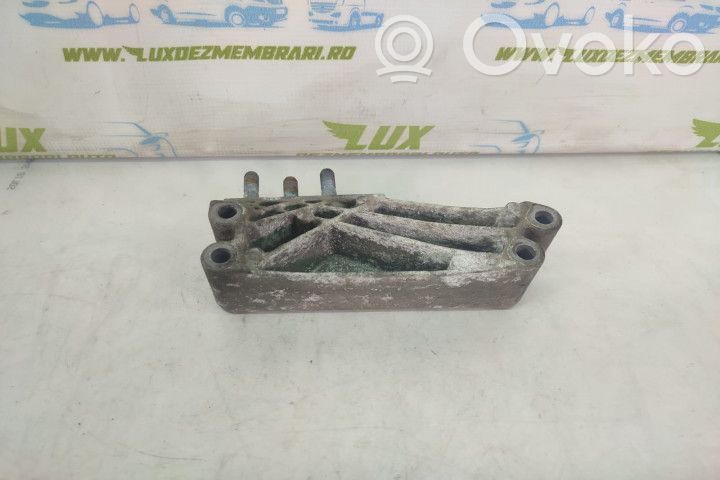 Mitsubishi Colt Engine mounting bracket 