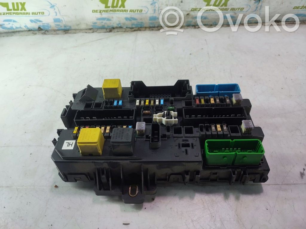 Opel Astra H Juego de caja de fusibles 