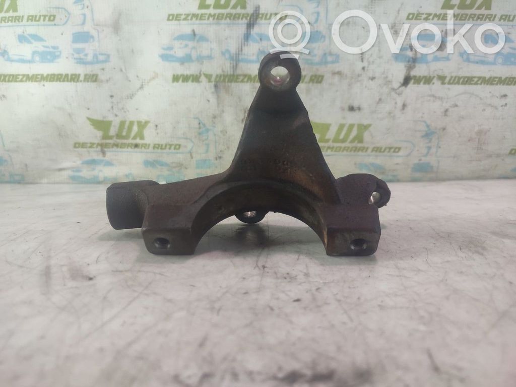 Engine mounting bracket   D0D2B