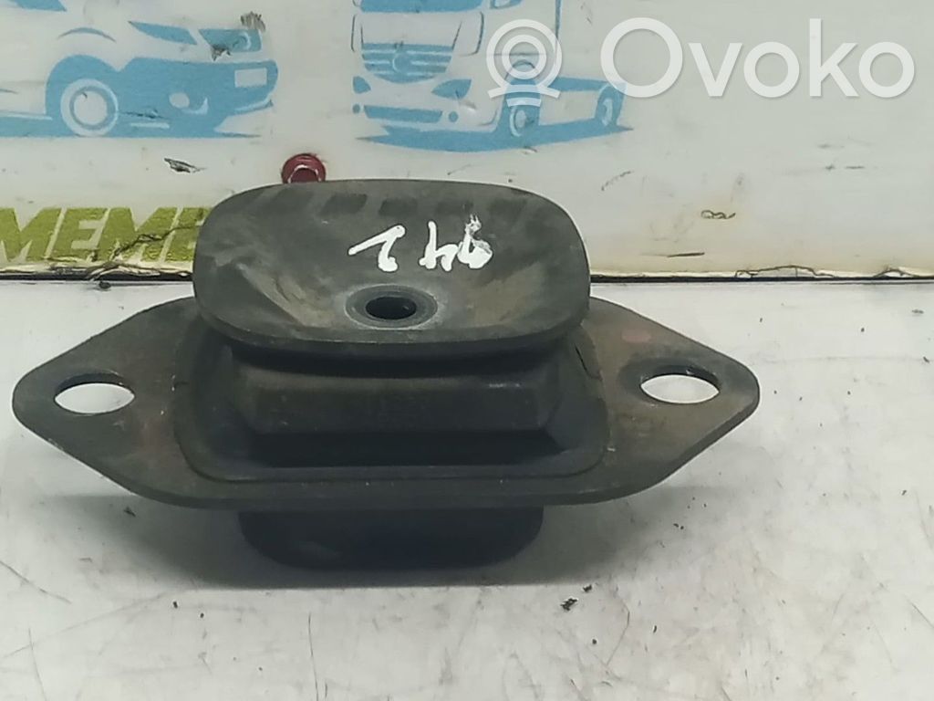 Nissan Qashqai Engine mounting bracket 