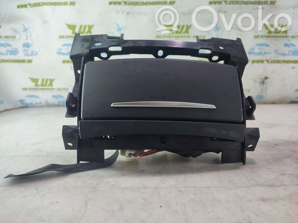 Audi A8 S8 D4 4H Priză 12 V (față) 
