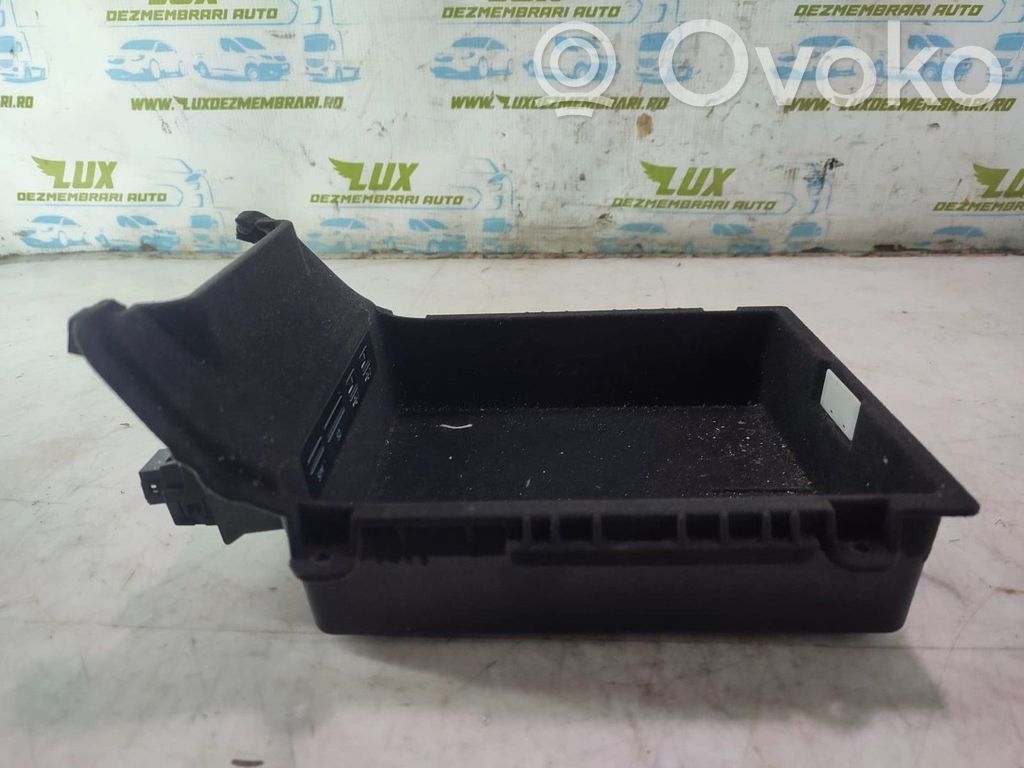 Guantera   4K0864981