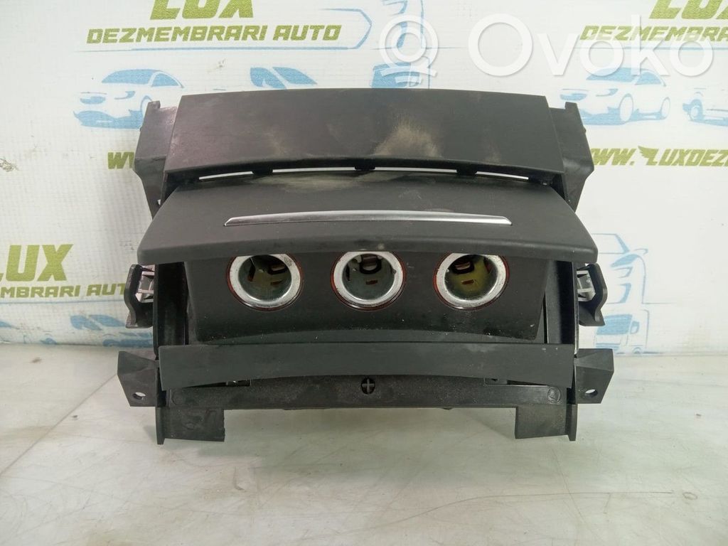 Audi A8 S8 D4 4H Priză 12 V (față) 