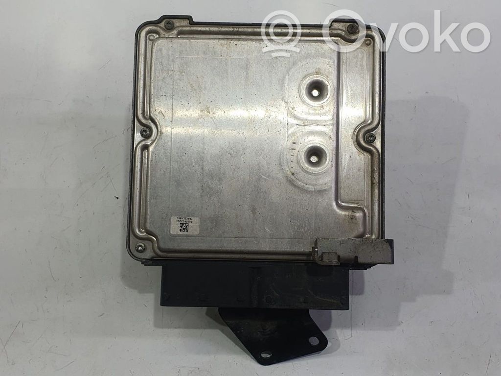Volkswagen Touareg II Unitate control motor/modul ECU
