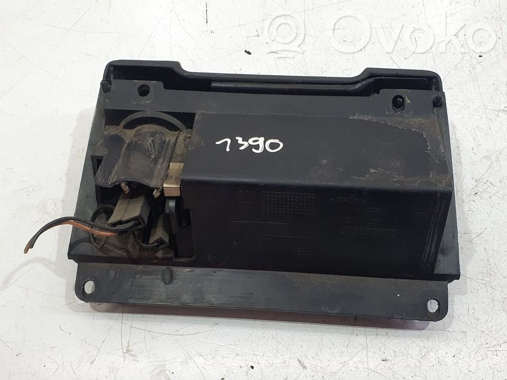 Opel Corsa B Peleninė panelėje 