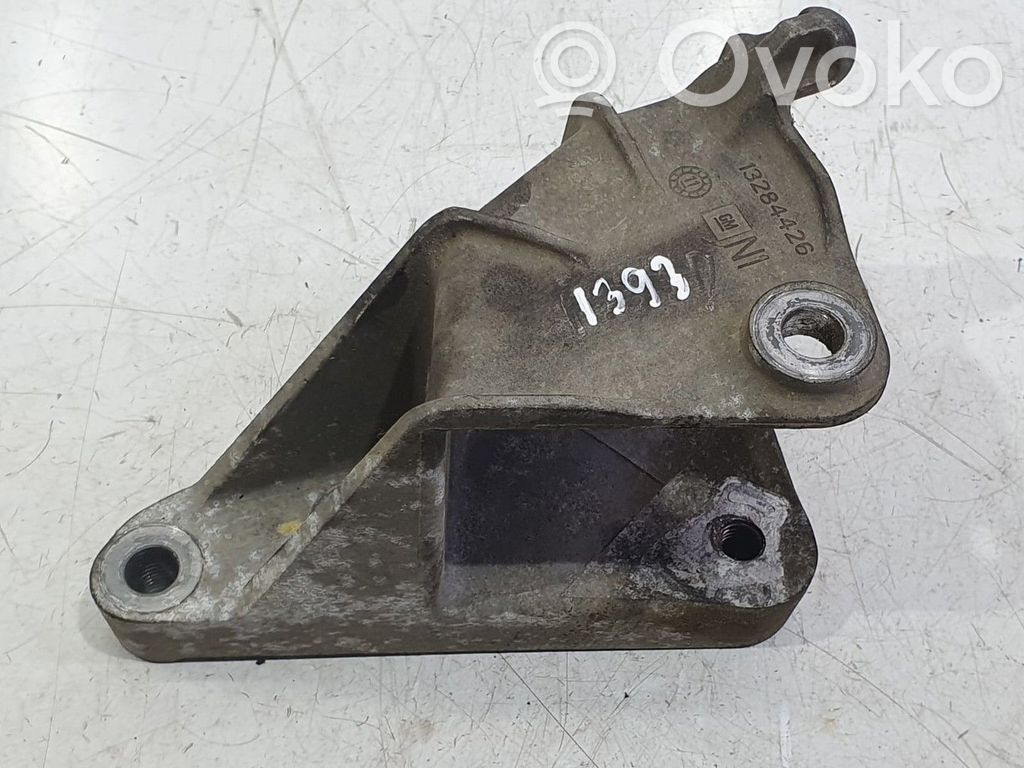 Chevrolet Cruze Engine mounting bracket 