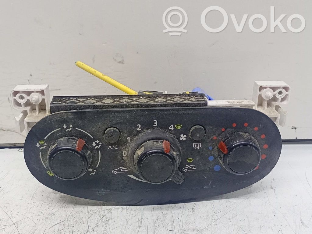 Dacia Sandero II Air conditioning (A/C) switch 