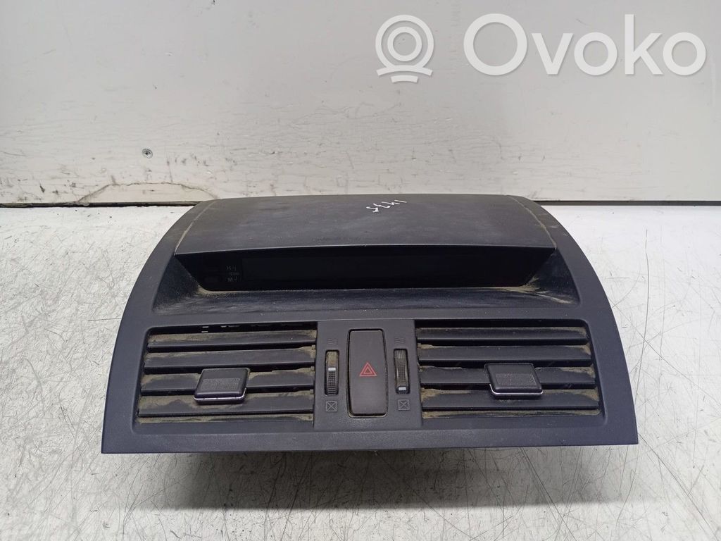 Rear air vent grill