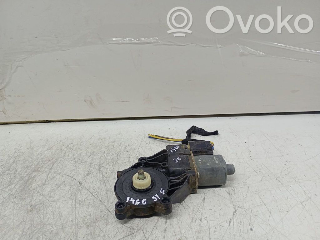 Motor del regulador de la ventanilla de la puerta delantera   0130822640