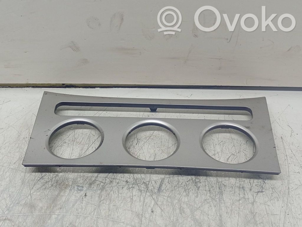 Volkswagen PASSAT B6 Cornice cruscotto 