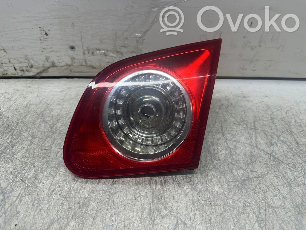 Volkswagen PASSAT B6 Lampy tylnej klapy bagażnika 