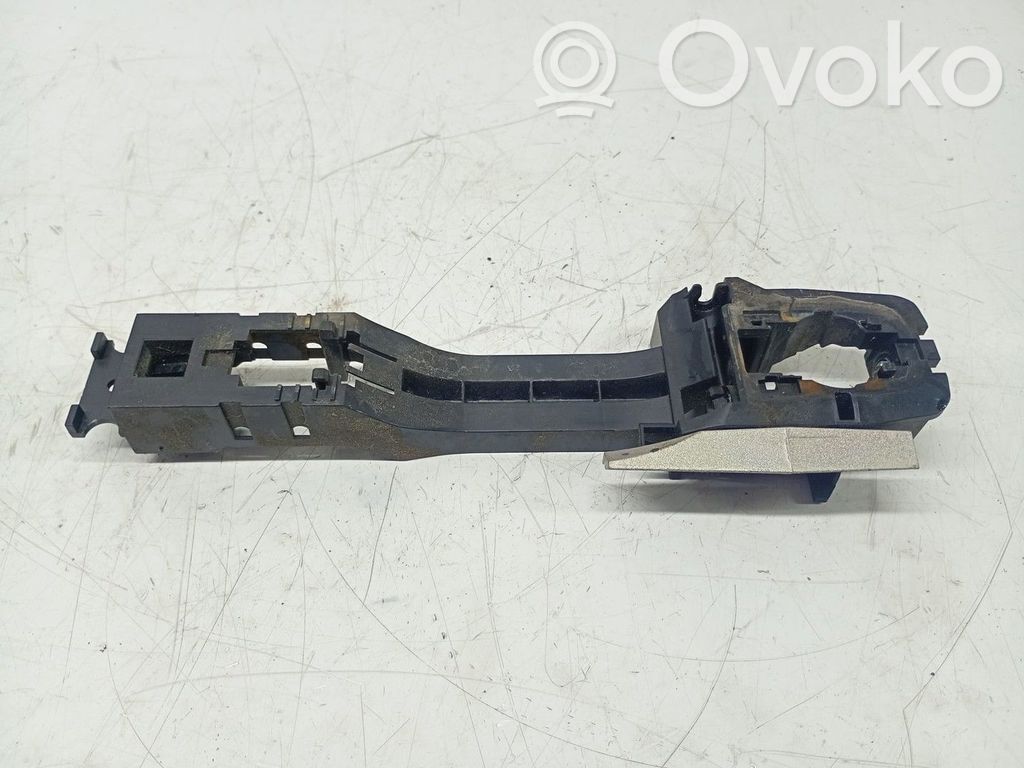 Nissan X-Trail T32 Support poignée extérieur de porte avant 