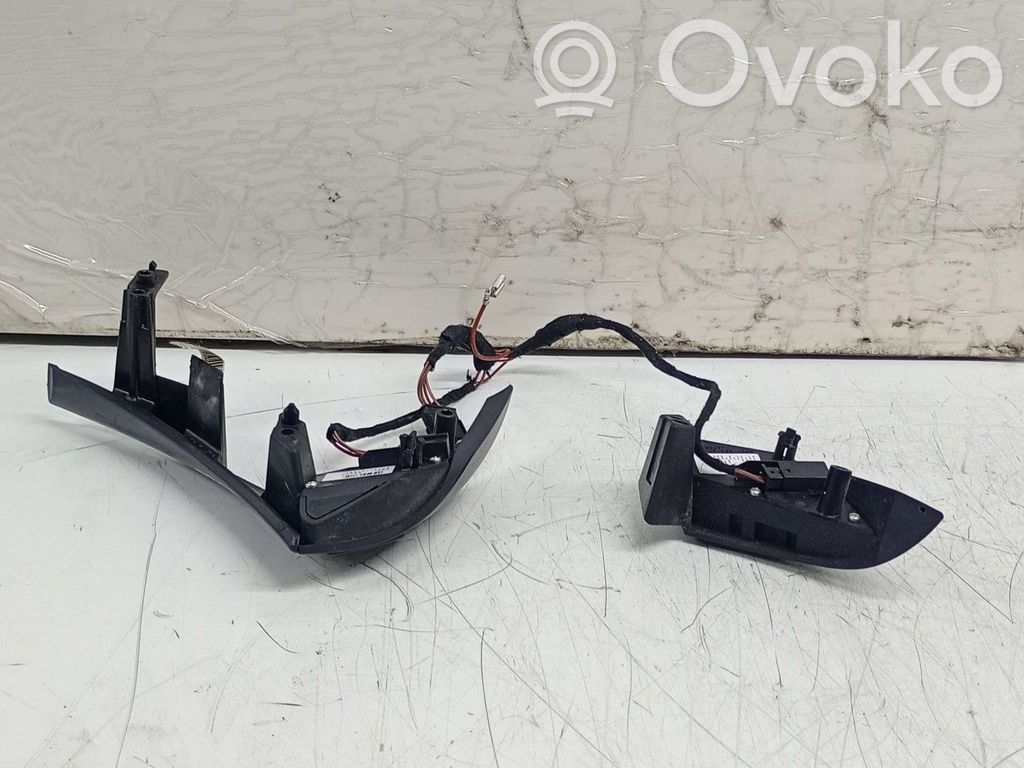 Ohjauspyörän painikkeet/kytkimet   61316935834