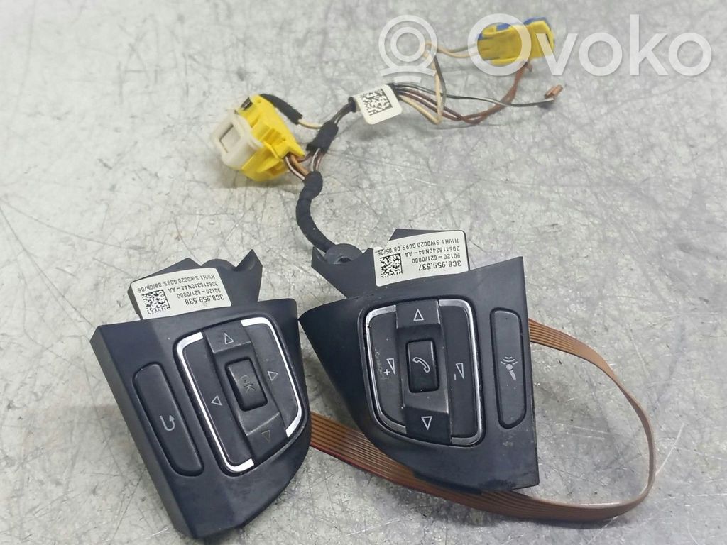 Volkswagen PASSAT CC Pulsanti/interruttori sul volante