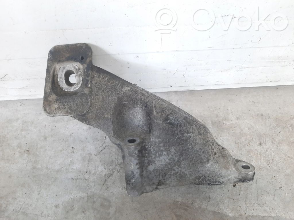 BMW X5 E70 Engine mounting bracket 