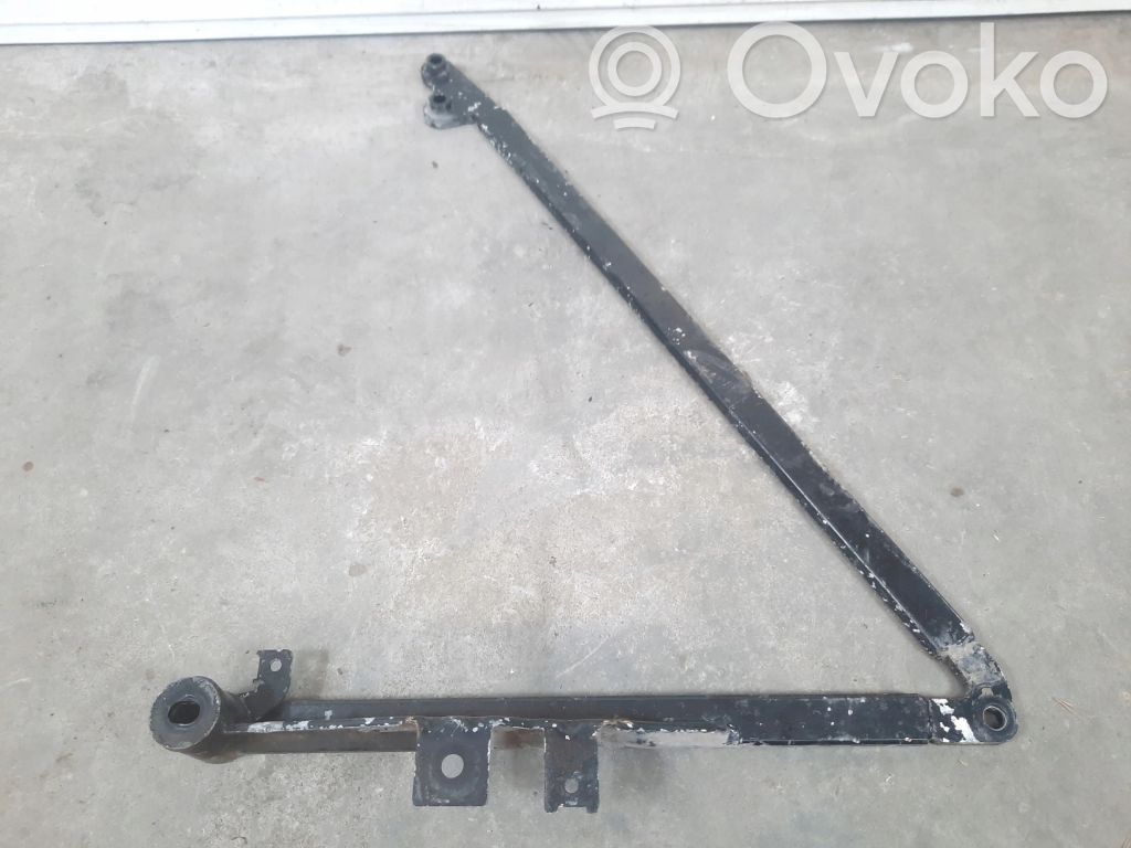 BMW M5 Cits aizmugures šasijas elements 
