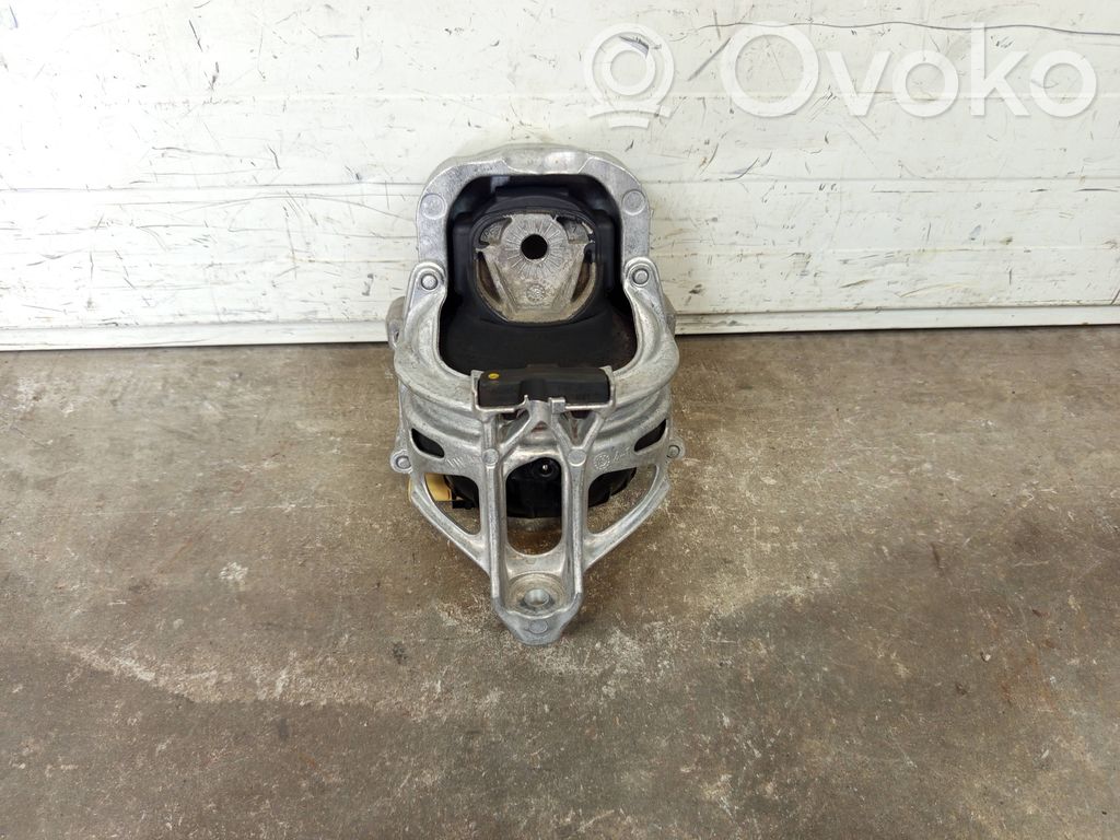 Porsche Cayenne (9Y0 9Y3) Engine mount bracket 