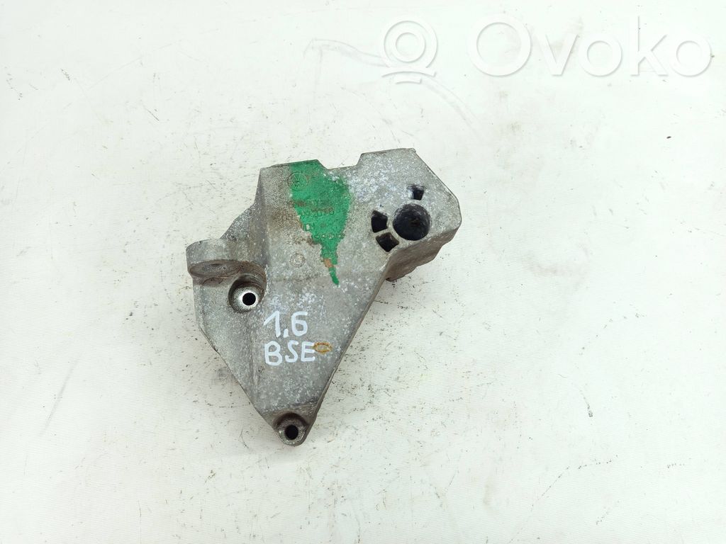 Audi A3 S3 A3 Sportback 8P Engine mounting bracket 