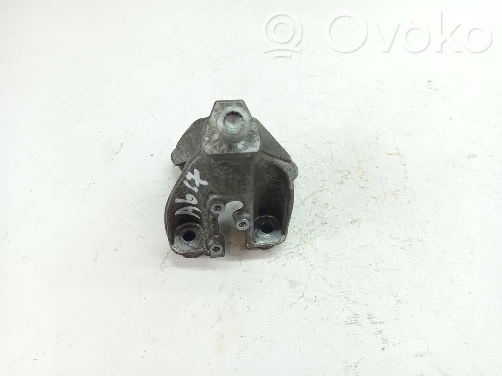 Audi A6 Allroad C7 Engine mounting bracket 