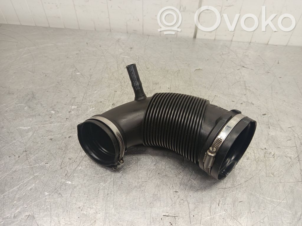 Audi A4 S4 B9 Część rury dolotu powietrza 