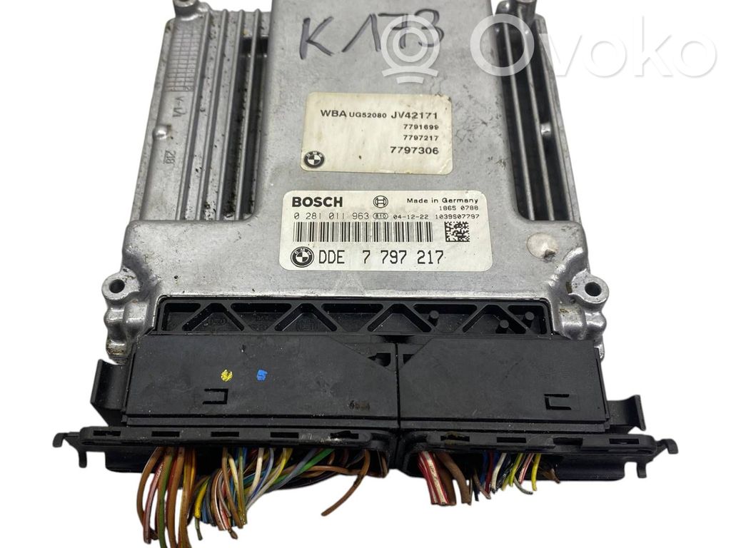 BMW 1 E81 E87 Engine control unit/module 
