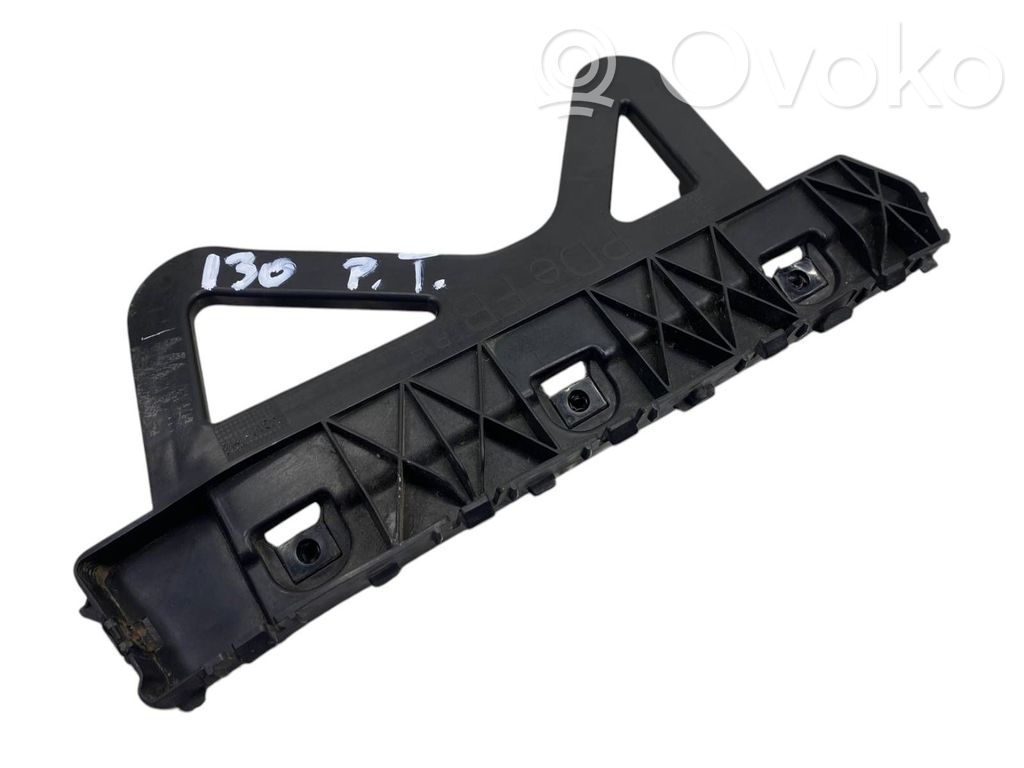 Hyundai i30 Soporte de montaje del parachoques trasero 