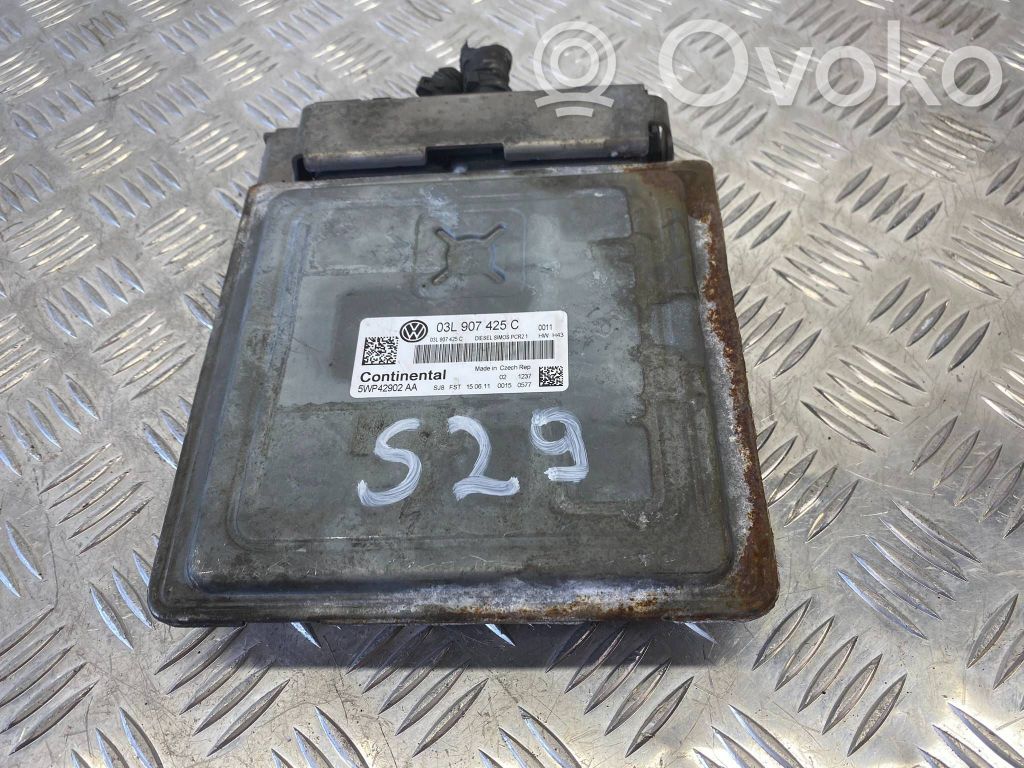 Volkswagen Golf VI Engine control unit/module 