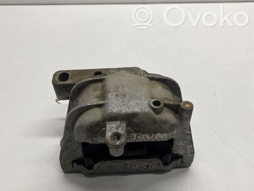 Volkswagen Golf V Engine mount bracket 