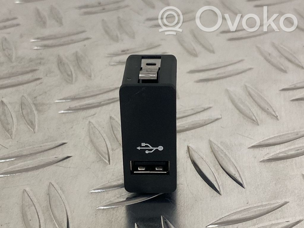 USB socket connector   6820397