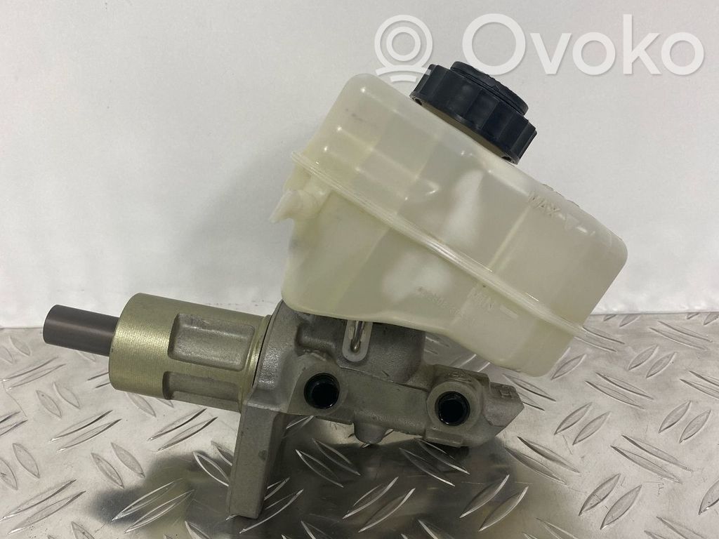 Master brake cylinder   6764117