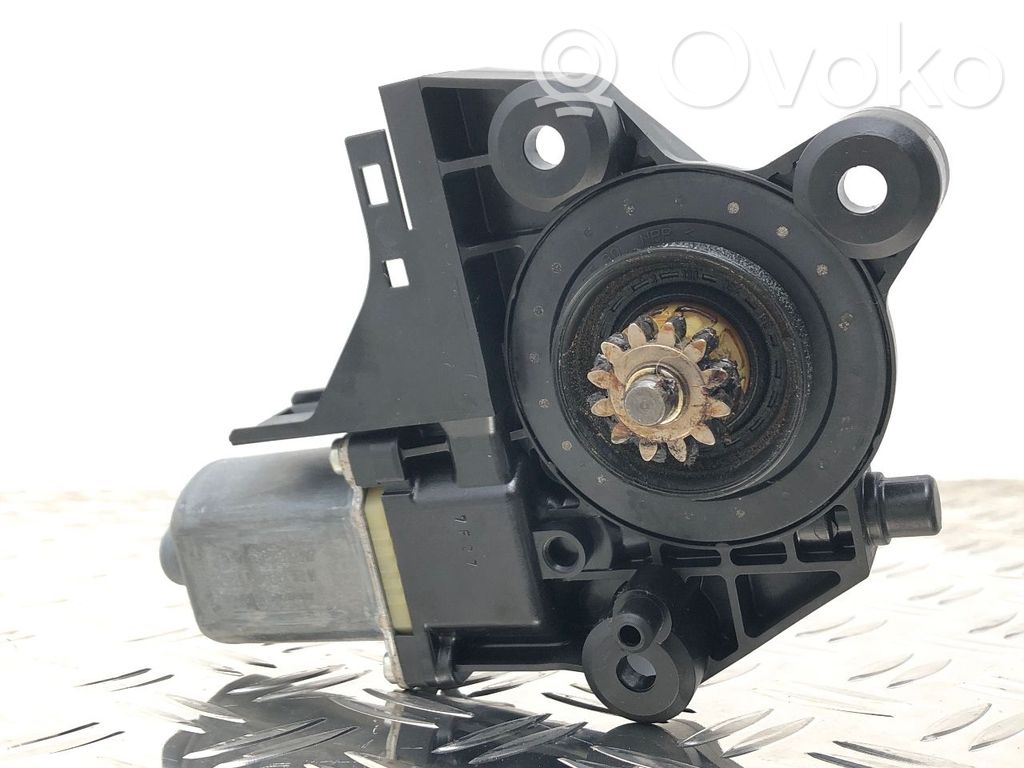 Front door window regulator motor   1347885