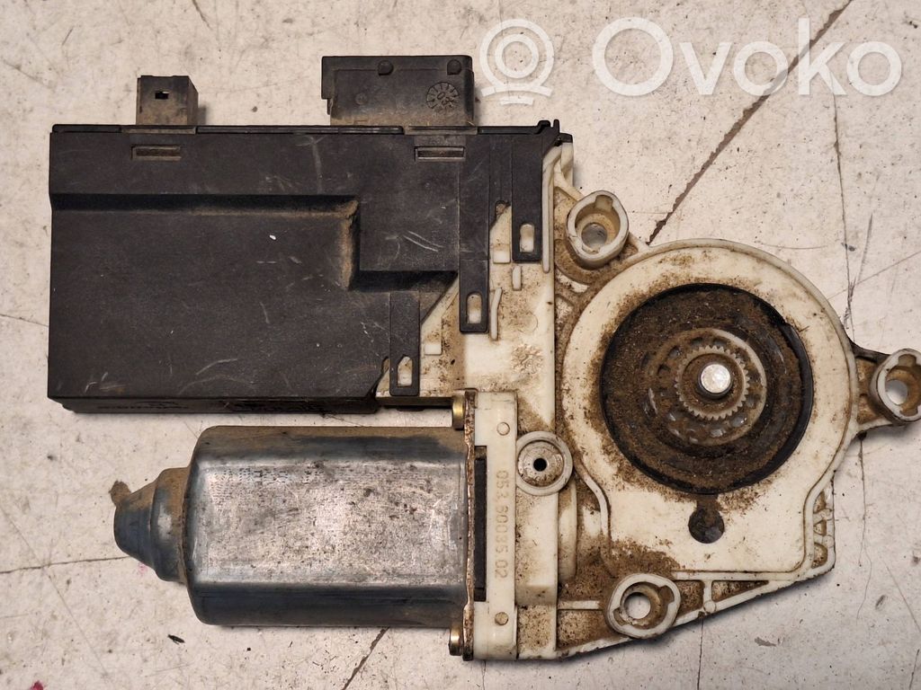 Citroen C5 Front door window regulator motor 
