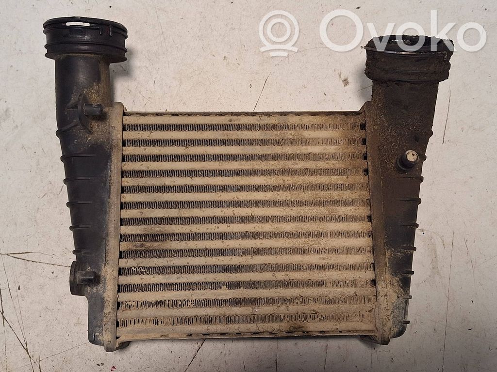 Volkswagen PASSAT B5.5 Chłodnica powietrza doładowującego / Intercooler 