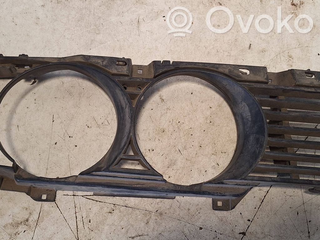 BMW 5 E34 Front bumper upper radiator grill 