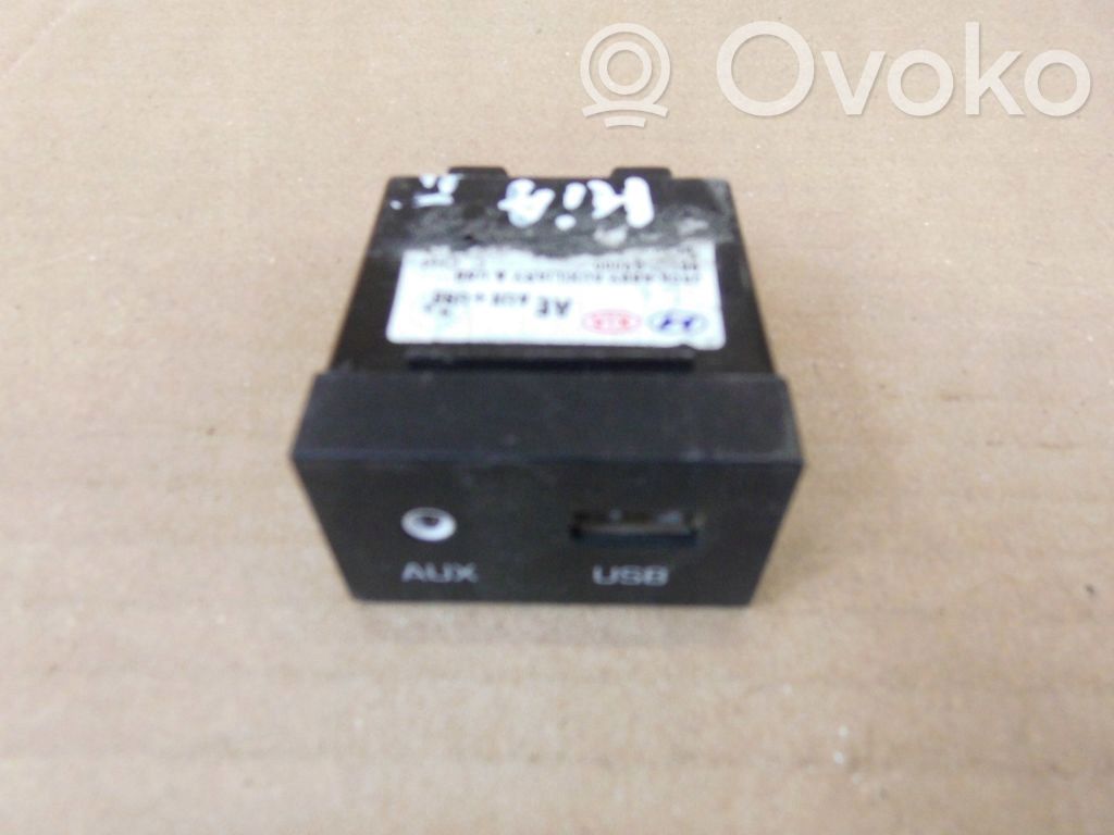 Hyundai Ioniq USB socket connector 