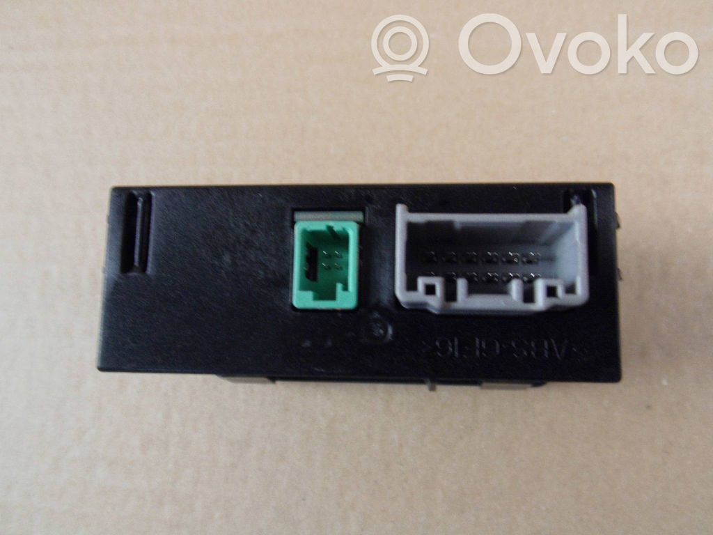 Enchufe conector entrada auxiliar   D09H669U0B