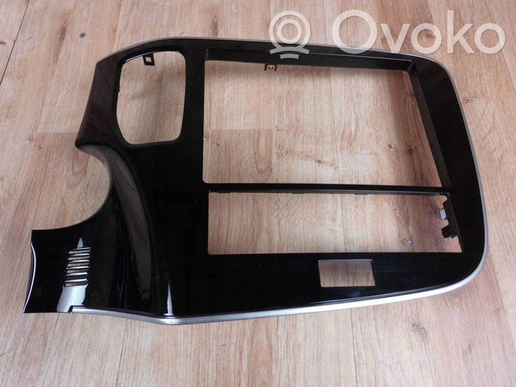 Mitsubishi Outlander Konsola środkowa / Radio / GPS 