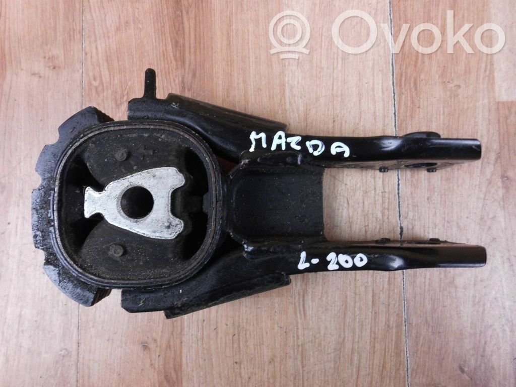 Engine mounting bracket   KN3R39040