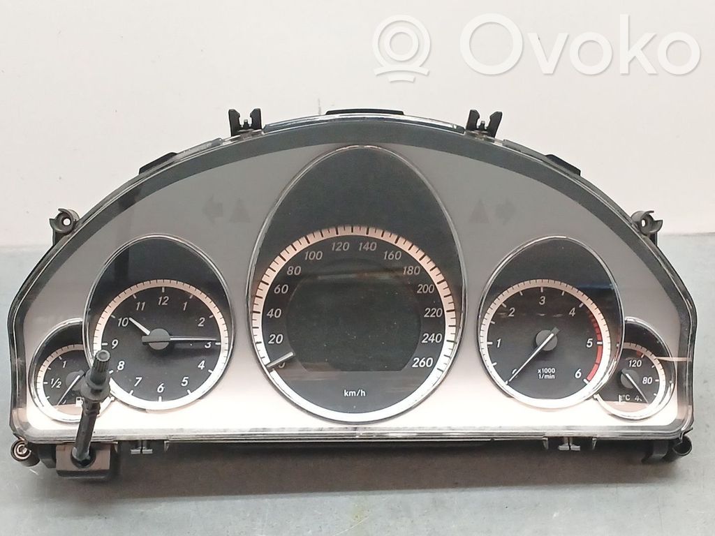 Mercedes-Benz E A207 Licznik / Prędkościomierz 