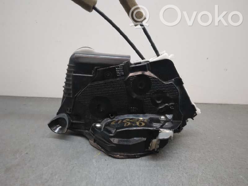 Honda CR-V Front door lock 