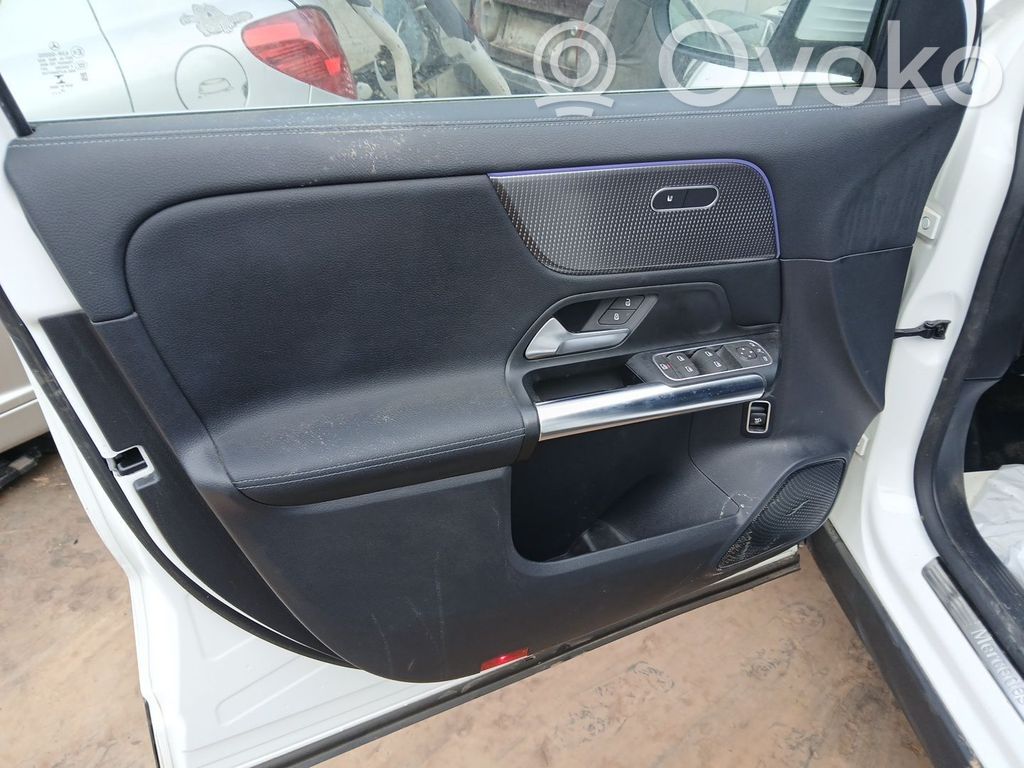 Mercedes-Benz GLA H247 Rivestimento del pannello della portiera anteriore 