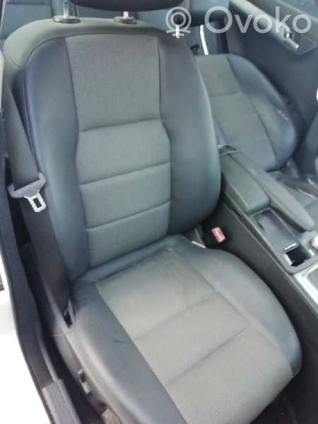 Mercedes-Benz C W204 Etumatkustajan istuin 