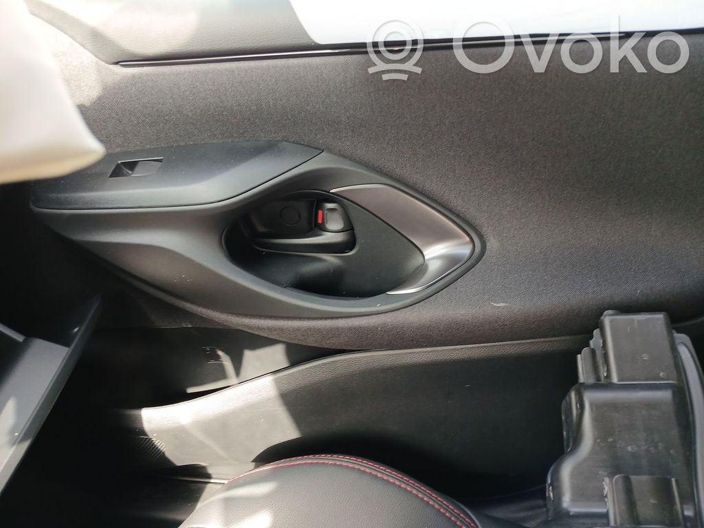 Toyota Yaris Revestimiento de puerta delantera